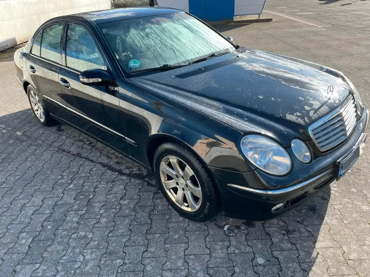 Gebraucht Mercedes E220 150 PS (110 kW) 2004 Schwarz Limousine