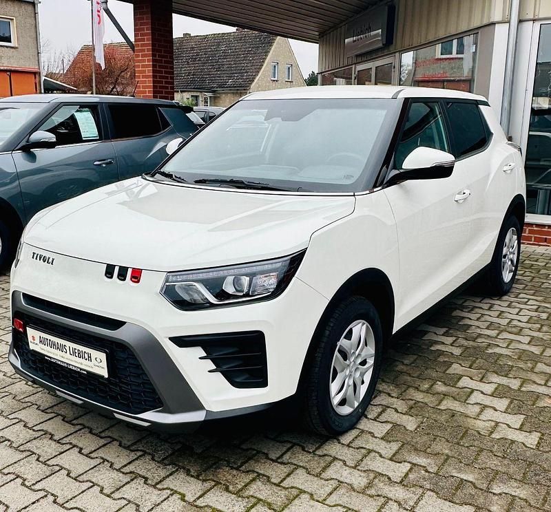Weiß Gebraucht 2024 Ssangyong / KGM Tivoli SUV | 17.990 € - Bild 1/4