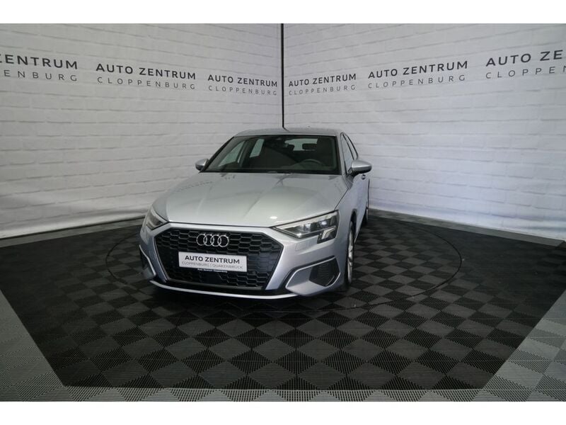 Silber Gebraucht 2021 Audi A3 Sportback Sport Limousine | 18.800 € (Etwas zu teuer) - Bild 1/4