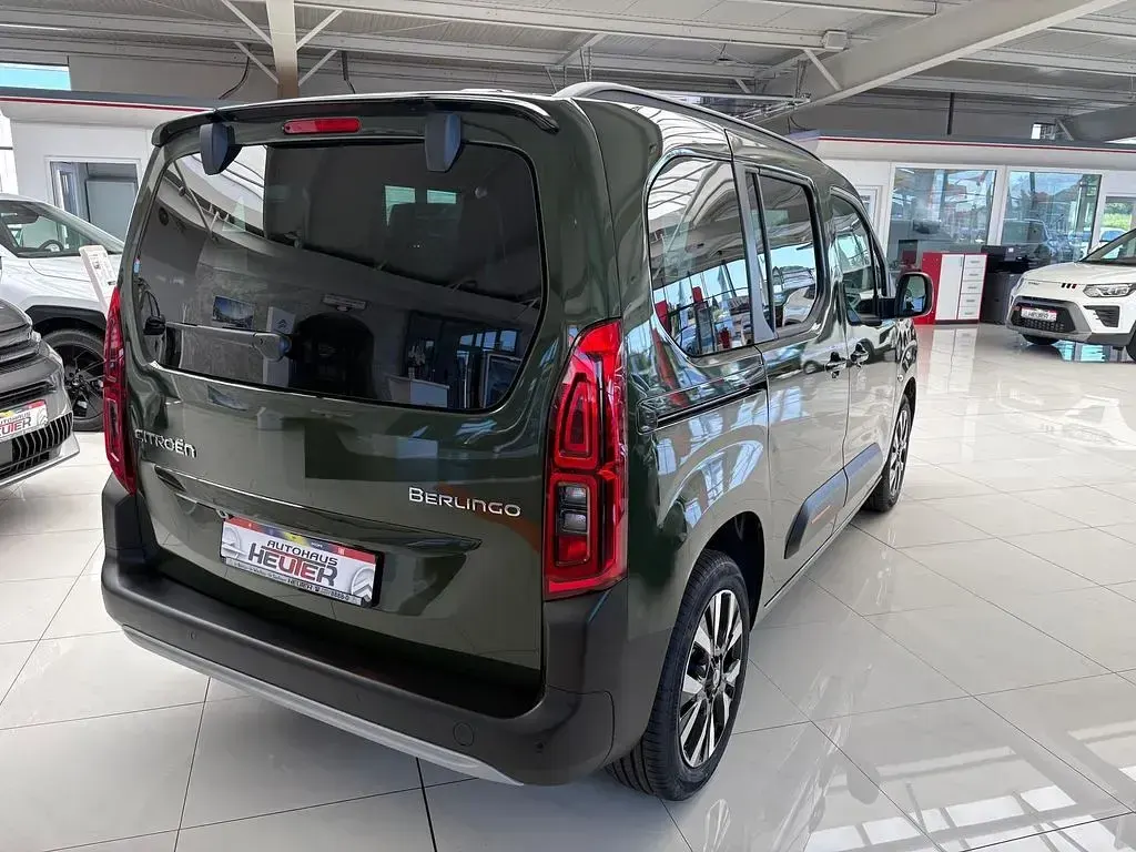 Neu Citroën Berlingo 131 PS (96 kW) 2026 Sirkkagrün Van / Kleinbus
