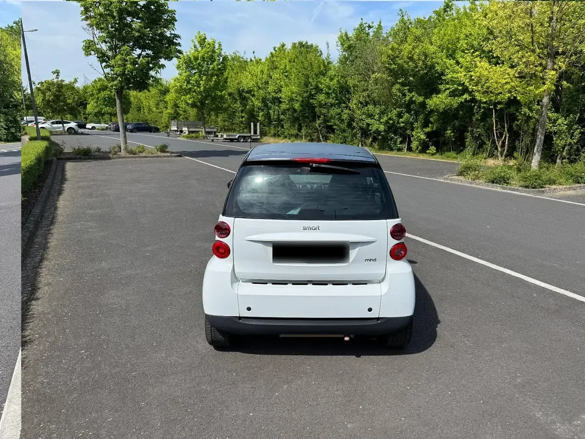 Gebraucht Smart ForTwo Coupé 61 PS (44 kW) 2011 Weiß Coupé