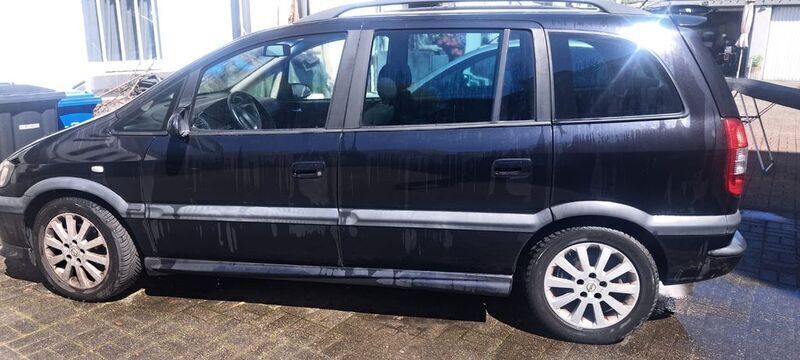 Schwarz Gebraucht 2003 Opel Zafira Van / Kleinbus | 2.100 € (Fairer Preis) - Bild 1/4