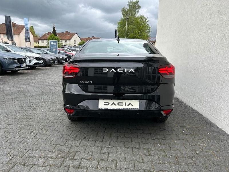 Gebraucht Dacia Logan 90 PS (66 kW) 2024 Perlmuttschwarz Limousine