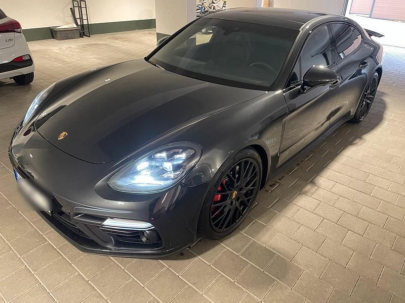Grau Gebraucht 2018 Porsche Panamera Turbo Limousine | 59.500 € (Teuer) - Bild 1/4