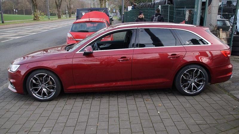Gebraucht Audi A4 Sport 190 PS (139 kW) 2019 Rot Kombi