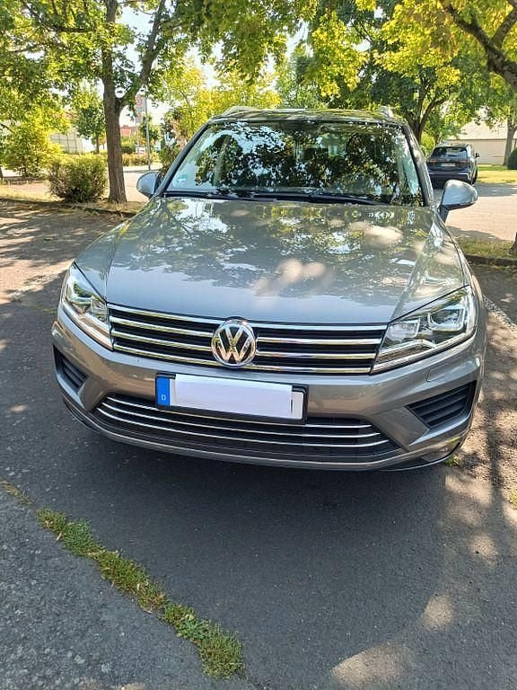 Grau Gebraucht 2017 VW Touareg Exclusive SUV | 22.990 € (Superpreis) - Bild 1/4