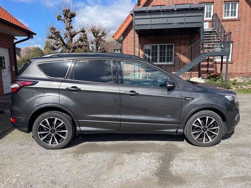 Gebraucht Ford Kuga 179 PS (131 kW) 2018 Grau SUV