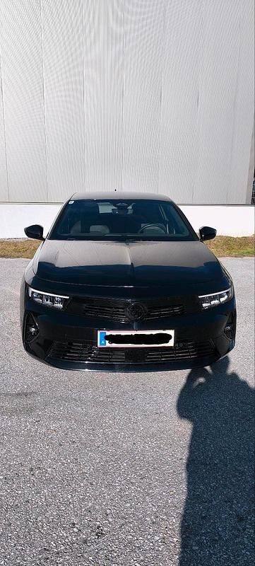 Gebraucht Opel Astra 131 PS (96 kW) 2023 Schwarz Limousine