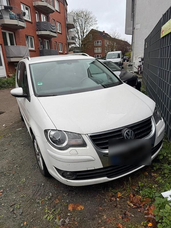 Weiß Gebraucht 2009 VW Touran Van / Kleinbus | 4.150 € (Fairer Preis) - Bild 1/4