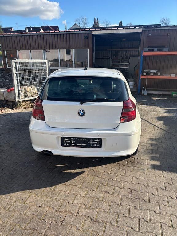 Gebraucht BMW 116 122 PS (89 kW) 2008 Weiß Kleinwagen