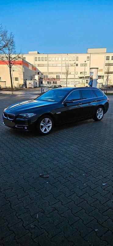 Schwarz Gebraucht 2015 BMW 520 Luxury Line Kombi | 9.900 € (Guter Preis) - Bild 1/4