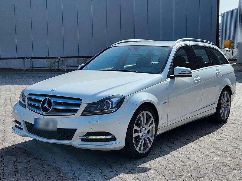 Gebraucht Mercedes C300 235 PS (172 kW) 2011 Weiß Kombi