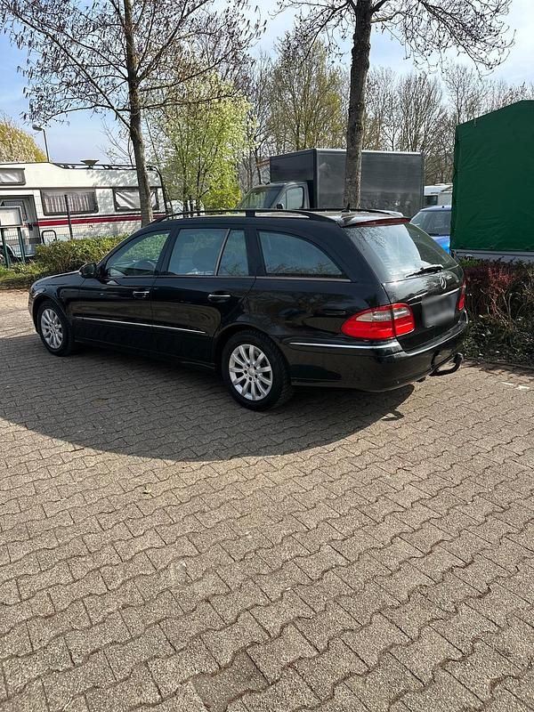 Gebraucht Mercedes E280 231 PS (169 kW) 2006 Schwarz Kombi