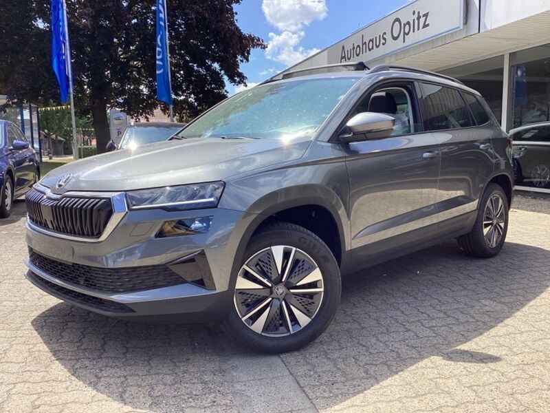 Grau Neu 2025 Skoda Karoq SUV | 38.990 € (Etwas zu teuer) - Bild 1/4