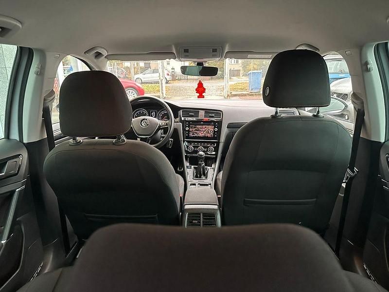 Gebraucht VW Golf VII Sound 110 PS (80 kW) 2018 Grau Limousine