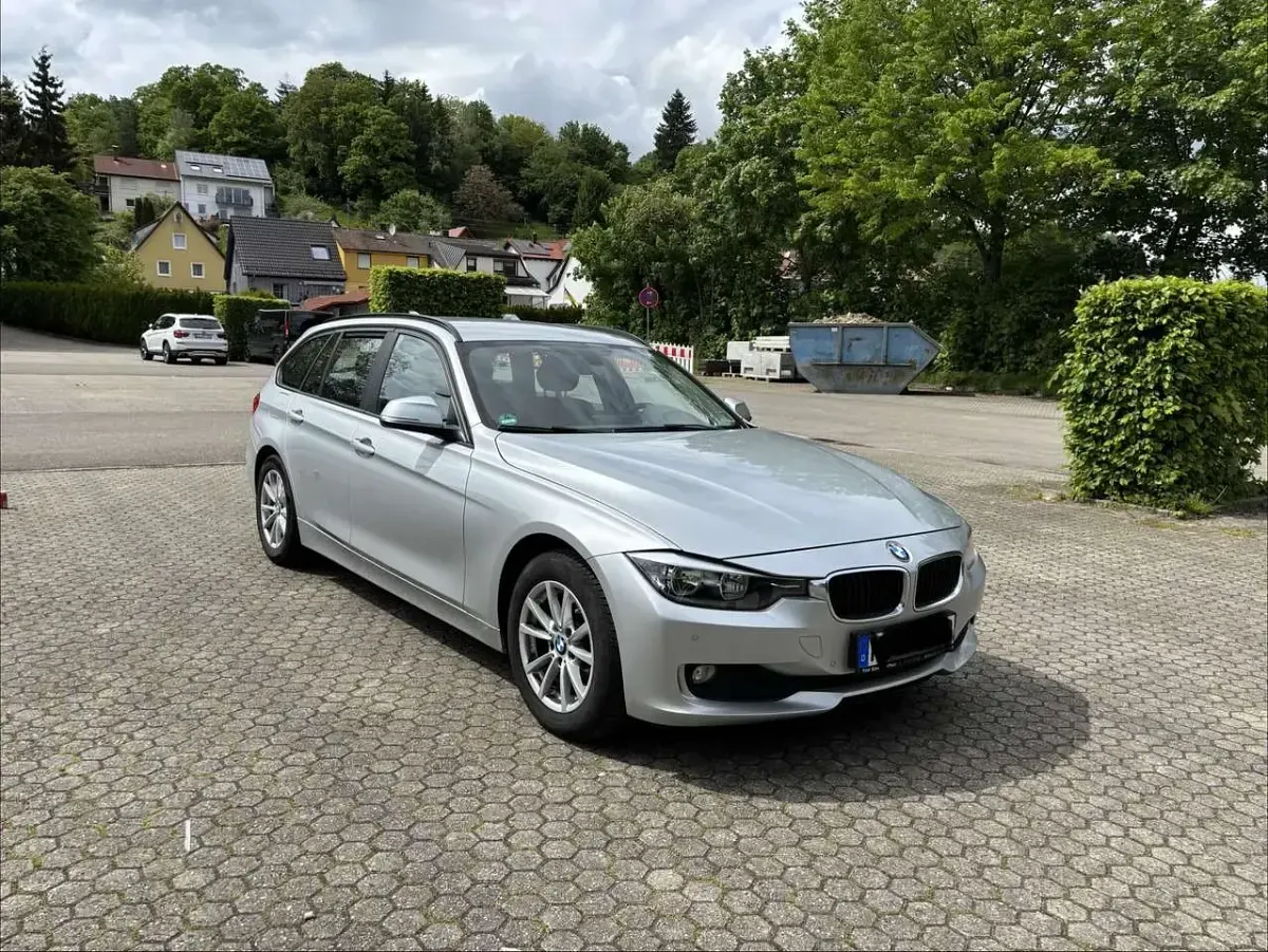 Gebraucht BMW 318 Basis 143 PS (105 kW) 2014 Grau Kombi