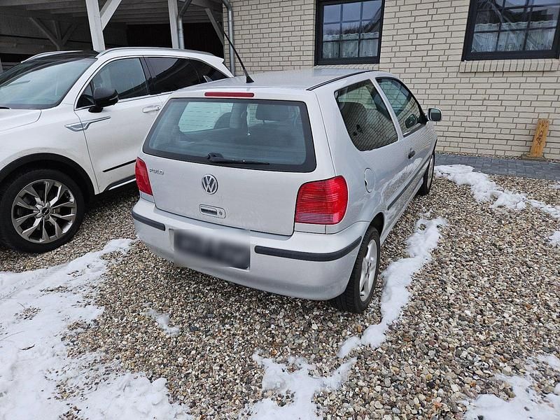 Gebraucht VW Polo 50 PS (36 kW) 1999 Silber Kleinwagen