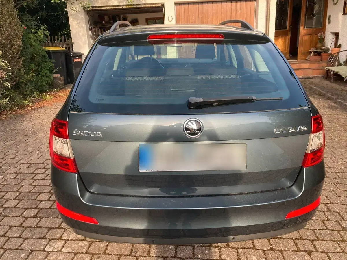 Gebraucht Skoda Octavia Ambition 150 PS (110 kW) 2016 Grau Kombi