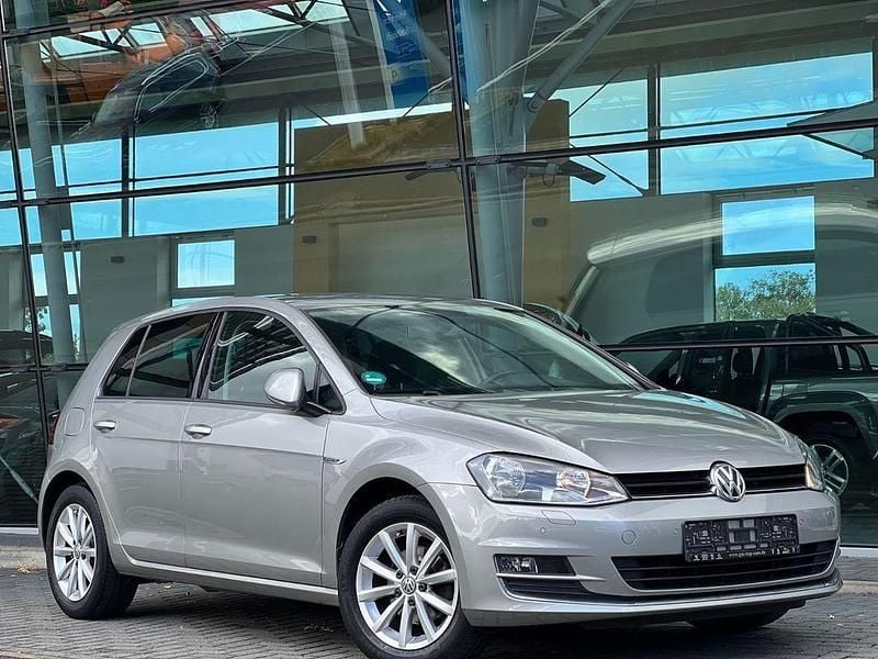 Silber Gebraucht 2015 VW Golf VII LOUNGE Limousine | 9.900 € (Fairer Preis) - Bild 1/4