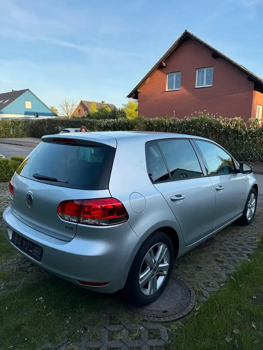 Gebraucht VW Golf VII Match 105 PS (77 kW) 2012 Silber Limousine