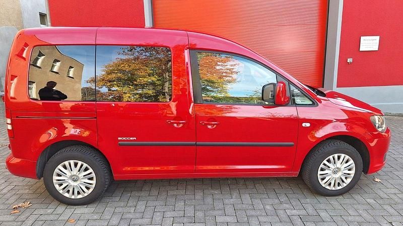 Gebraucht VW Caddy Trendline 102 PS (75 kW) 2014 Rot Van / Kleinbus