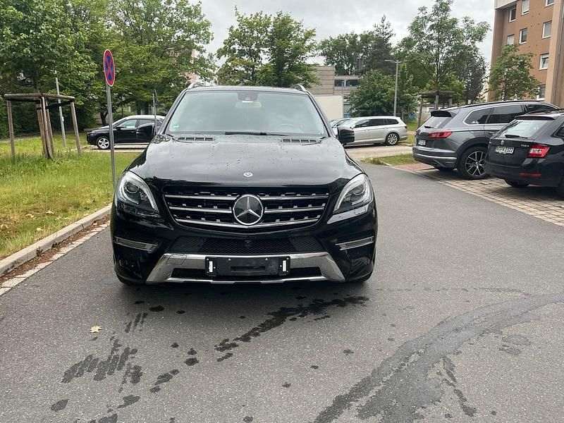 Schwarz Gebraucht 2013 Mercedes 350 SUV | 14.500 € (Etwas zu teuer) - Bild 1/4