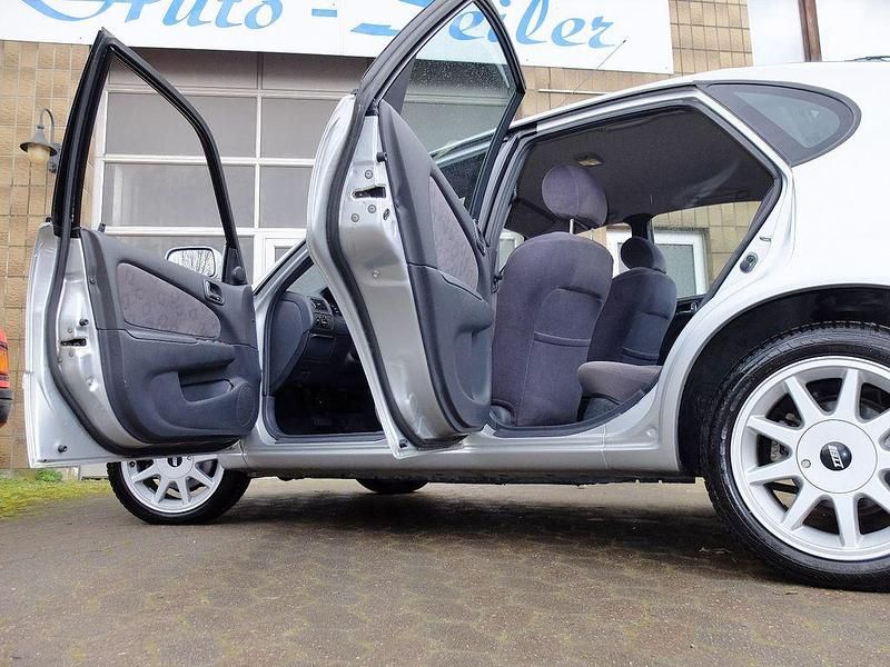 Gebraucht Toyota Corolla 110 PS (80 kW) 2000 Silber Limousine