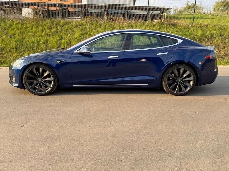 Second-hand Tesla Model S 386 kW (525 CP) 2017 Albastru Hatchback