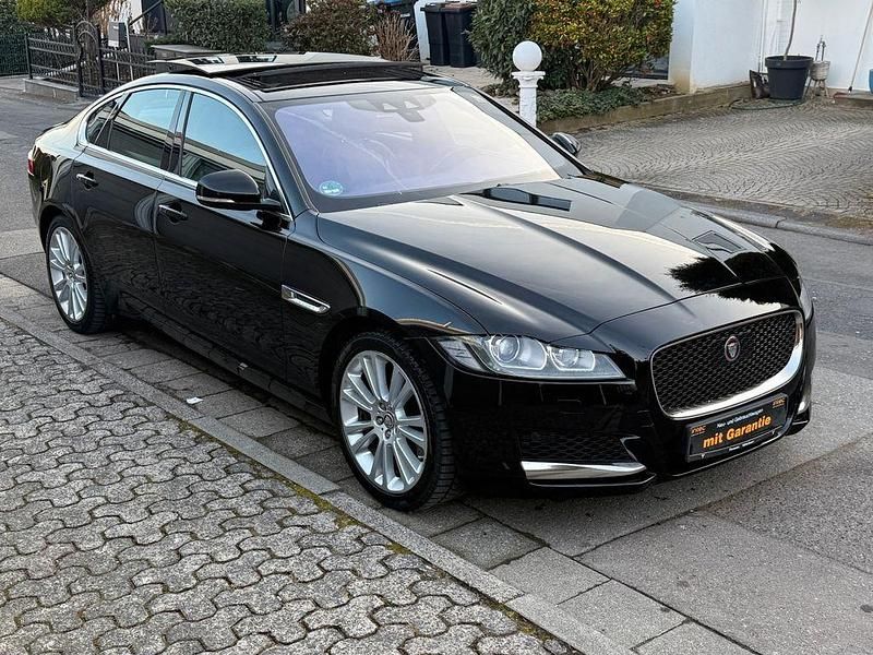 Gebraucht Jaguar XF Portfolio 300 PS (220 kW) 2016 Schwarz Limousine