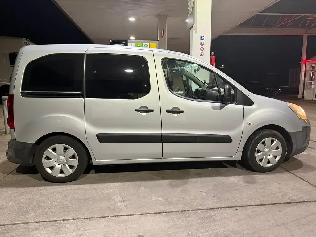 Gebraucht Citroën Berlingo 90 PS (66 kW) 2008 Silber Van / Kleinbus