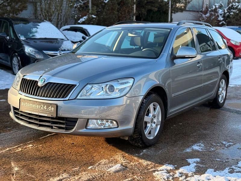 Grau Gebraucht 2013 Skoda Octavia Best of Kombi | 8.990 € (Fairer Preis) - Bild 1/4