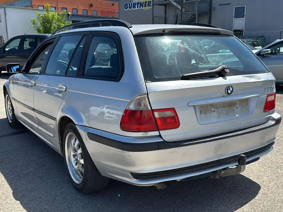 Gebraucht BMW 320 150 PS (110 kW) 2001 Silber Kombi