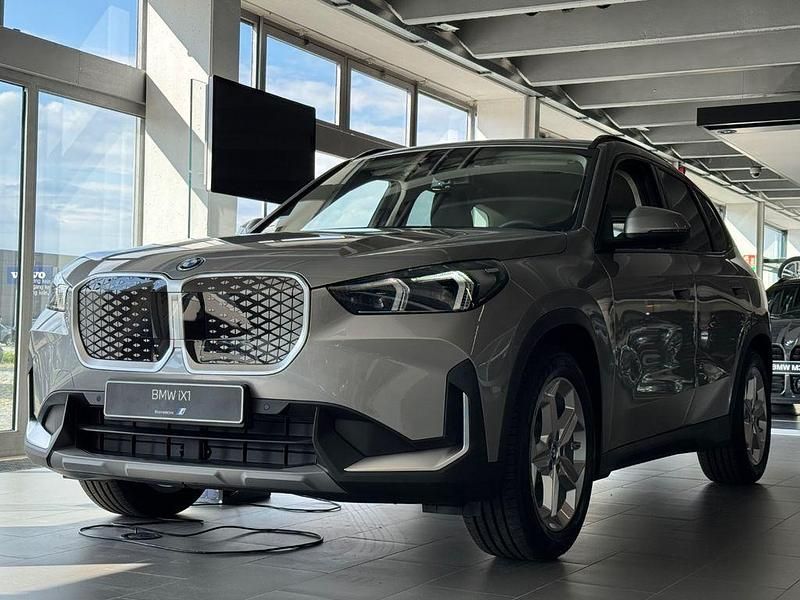 Gebraucht BMW iX1 Shadowline 230 kW (313 PS) 2025 Spacesilber metallic SUV