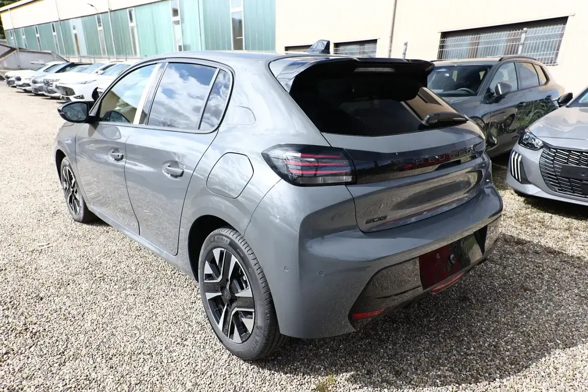 Neu Peugeot 208 Allure 145 PS (106 kW) 2025 Selenium grau metallic Kleinwagen