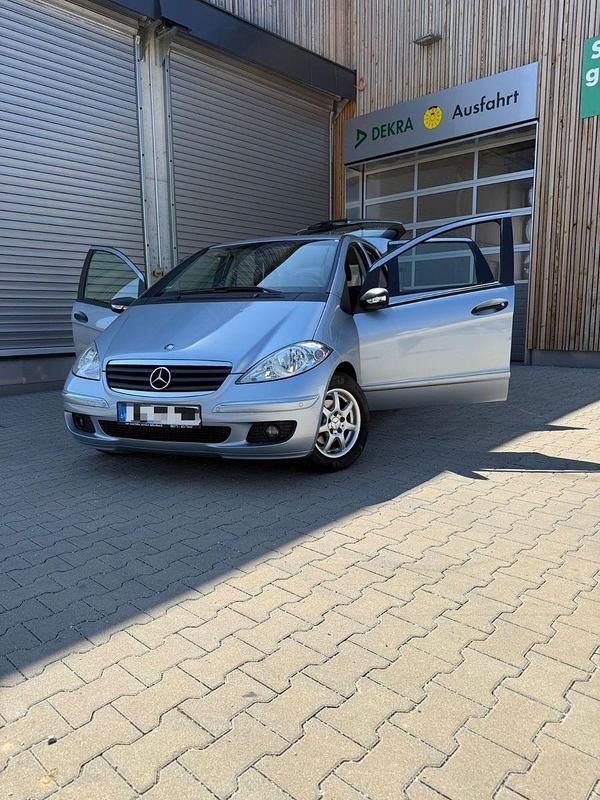 Blau Gebraucht 2006 Mercedes A150 Classic Van / Kleinbus | 3.000 € (Fairer Preis) - Bild 1/4
