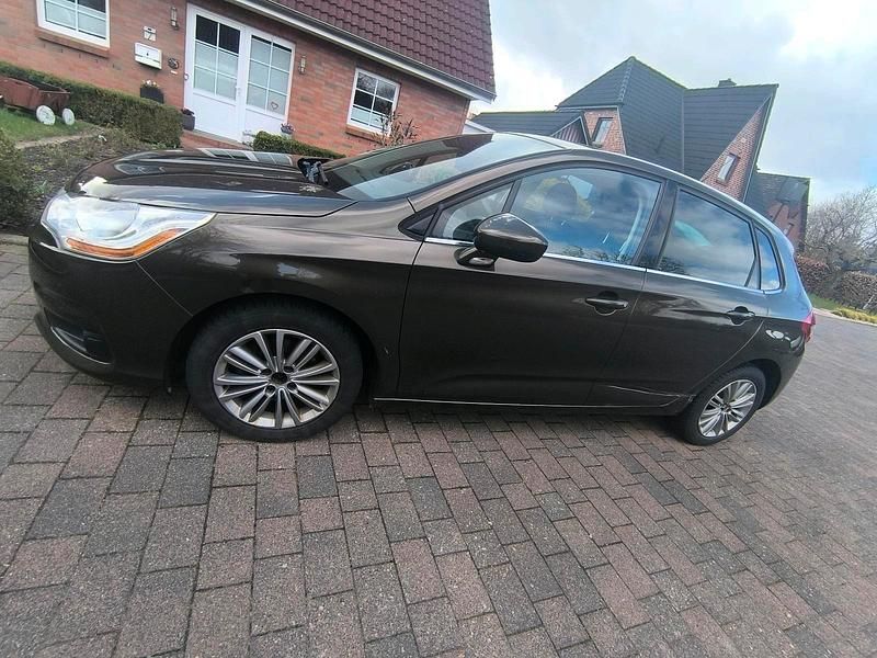 Gebraucht Citroën C4 Tendance 120 PS (88 kW) 2011 Braun Limousine