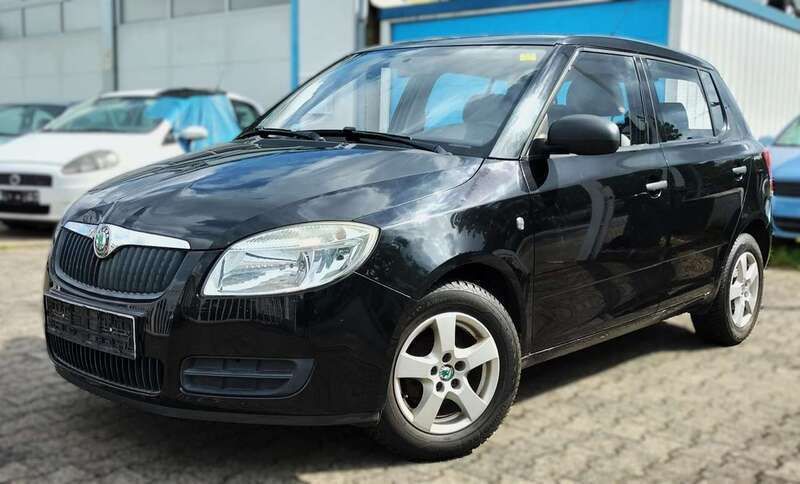 Schwarz Gebraucht 2010 Skoda Fabia Limousine | 2.799 € (Fairer Preis) - Bild 1/4