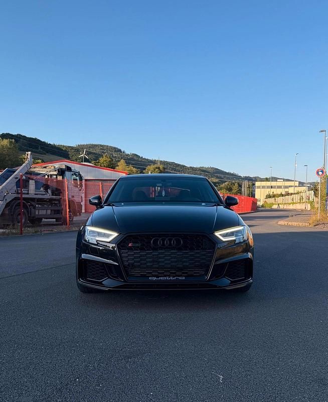 Schwarz Gebraucht 2019 Audi RS3 Comfort Limousine | 32.000 € (Superpreis) - Bild 1/4