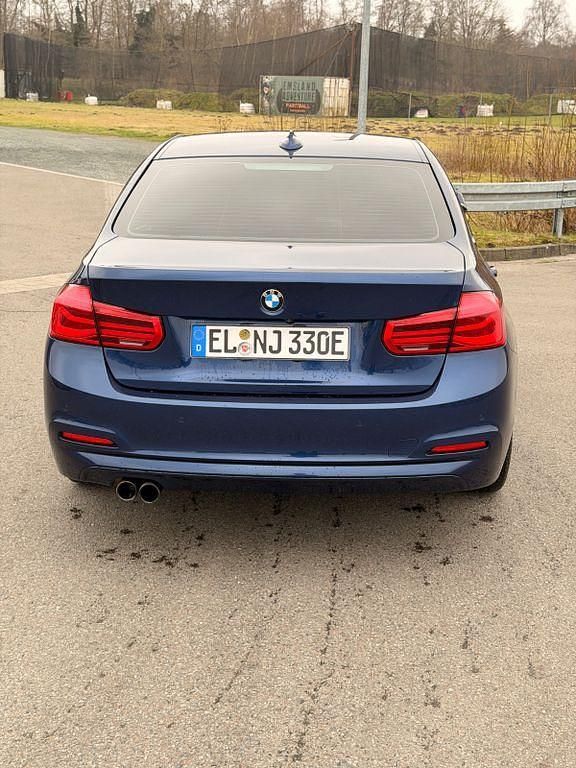 Gebraucht BMW 330e iPerformance 252 PS (185 kW) 2017 Blau Limousine