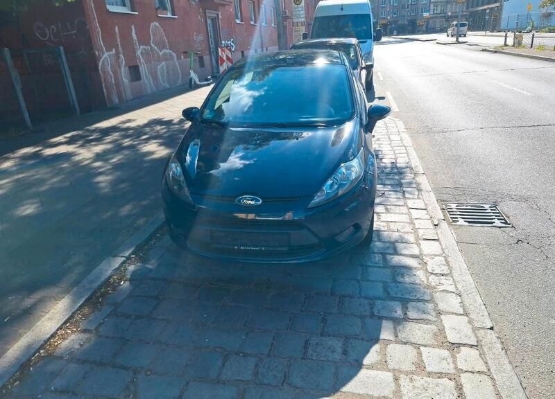 Blau Gebraucht 2009 Ford Fiesta Kleinwagen | 2.250 € (Guter Preis) - Bild 1/4