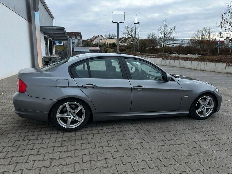 Gebraucht BMW 318 Performance 143 PS (105 kW) 2011 Grau Limousine