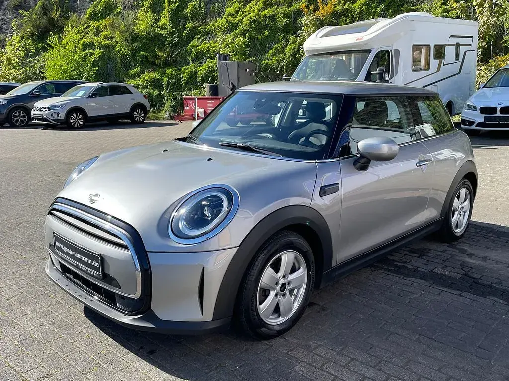 Używany Mini Cooper Essential 136 KM (100 kW) 2023 Srebrny Hatchback