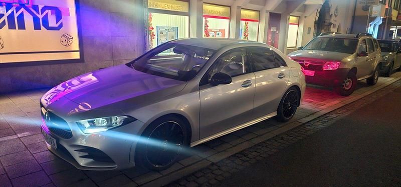 Gebraucht Mercedes A200 AMG line 163 PS (119 kW) 2020 Silber Limousine