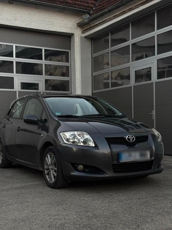 Grau Gebraucht 2009 Toyota Auris Life Kleinwagen | 8.490 € (Teuer) - Bild 1/4