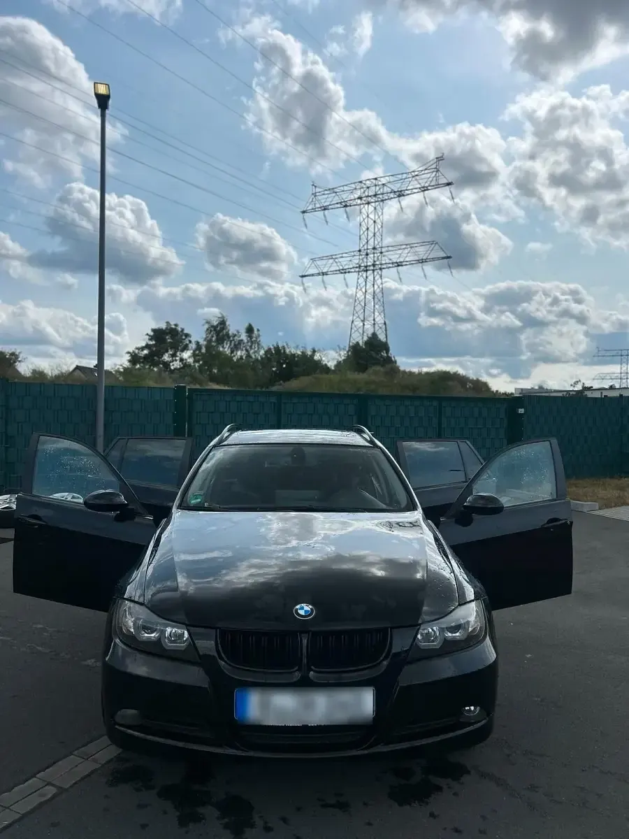 Gebraucht BMW 318 129 PS (94 kW) 2007 Schwarz Kombi