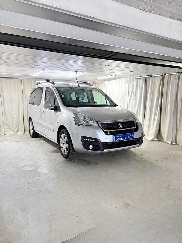 Gebraucht Peugeot Partner Tepee 120 PS (88 kW) 2016 Silber Van / Kleinbus