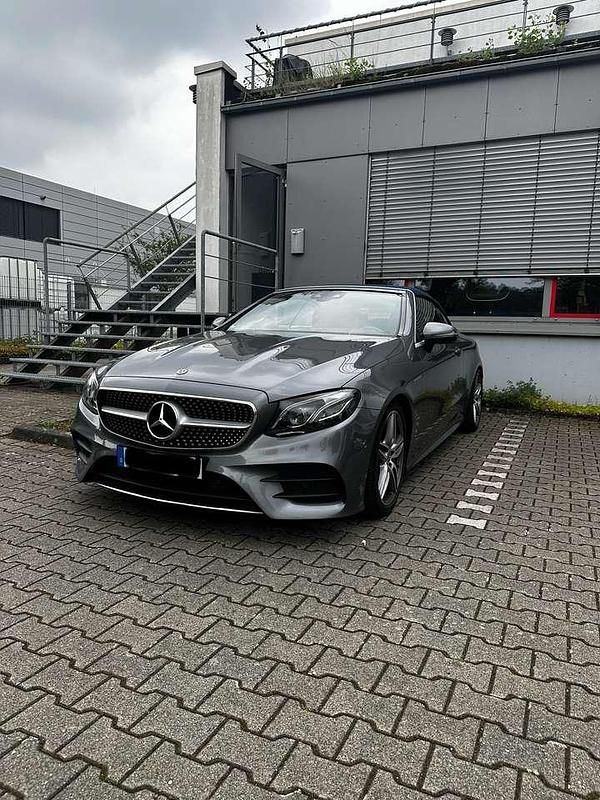 Grau Gebraucht 2020 Mercedes E200 AMG line Cabrio | 40.500 € (Teuer) - Bild 1/4