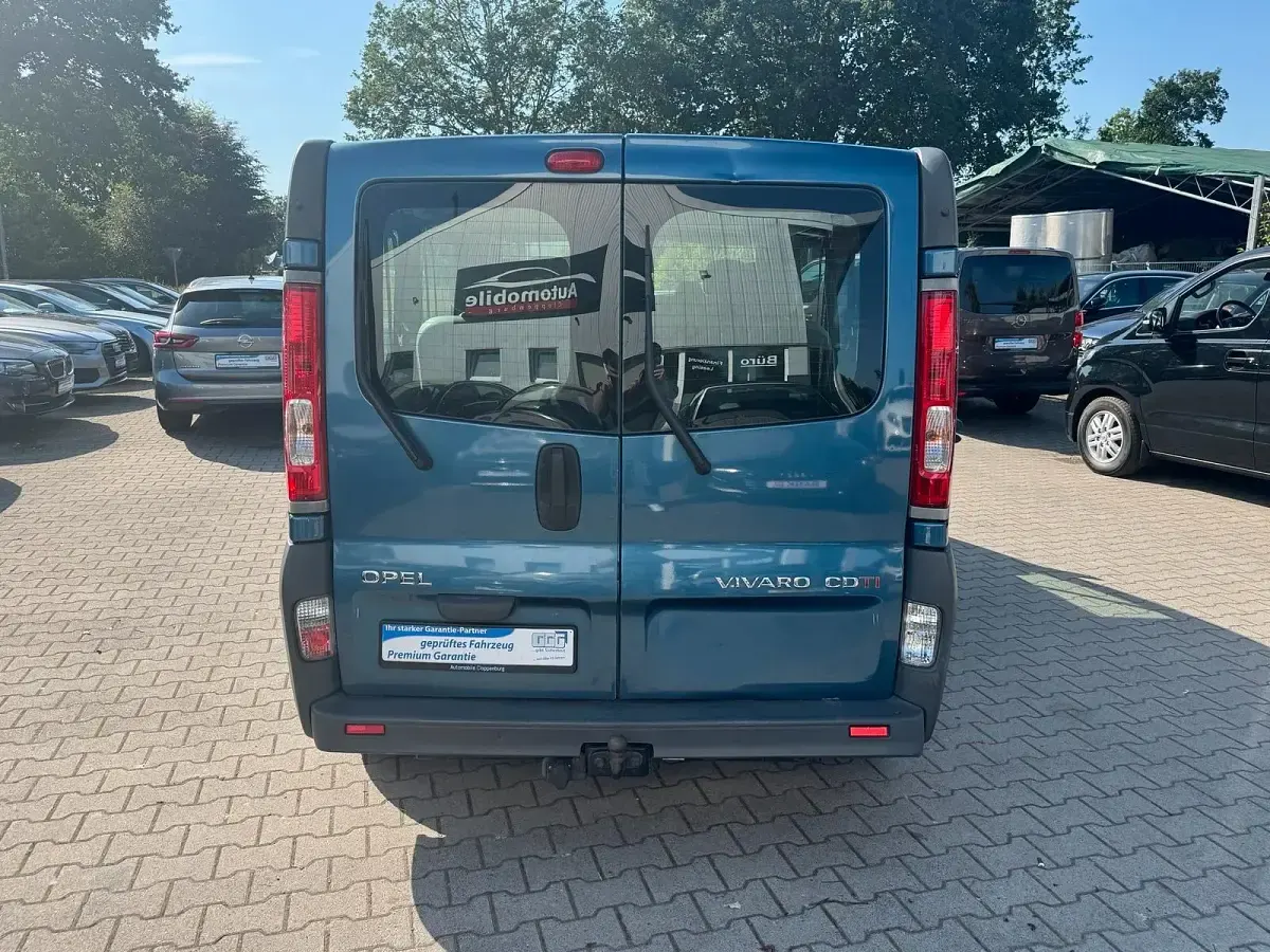 Gebraucht Opel Vivaro 114 PS (83 kW) 2007 Panorama blau (mi2) Van / Kleinbus