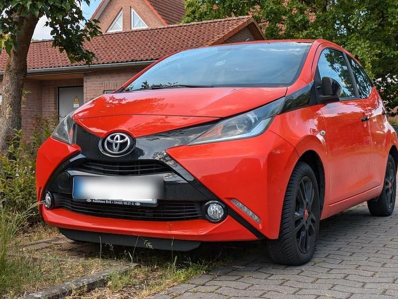 Orange Gebraucht 2014 Toyota Aygo X-cite Kleinwagen | 6.200 € (Guter Preis) - Bild 1/4