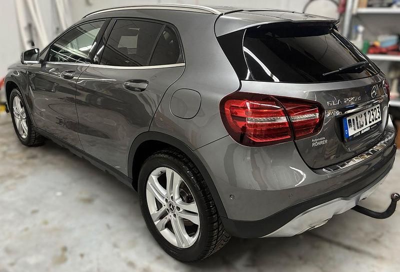 Gebraucht Mercedes GLA220 177 PS (130 kW) 2017 Grau SUV